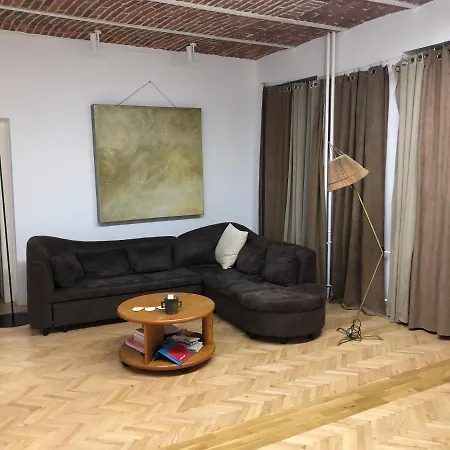 Cozy On Karpatska Daire